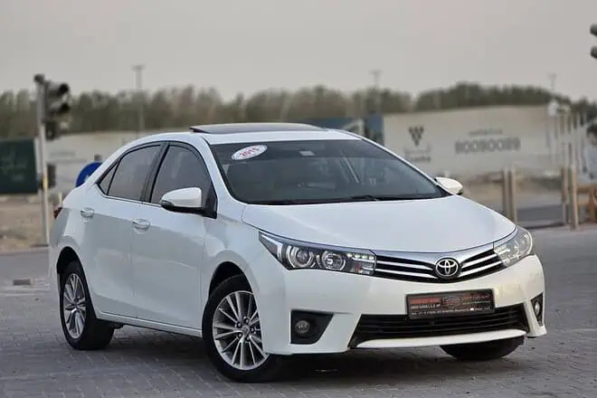 للبيع تويوتا كورولا خليجى رقم 2 موديل 2015